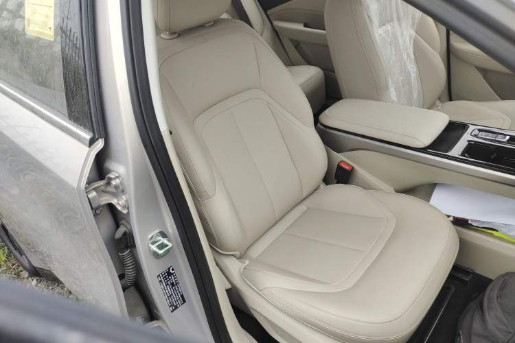 Used Wuling Xingguang 2024 Co-Creation Edition 510 Advanced Model Right Front Seat