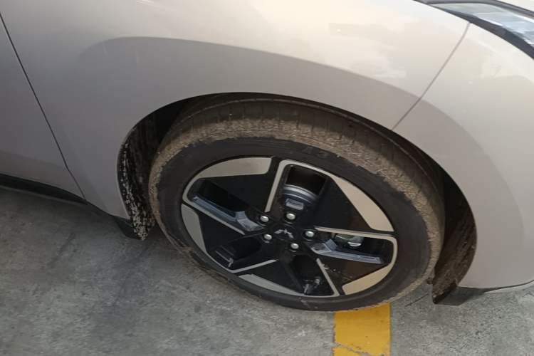 Used Wuling Xingguang 2024 Co-Creation Edition 510 Advanced Model Right Front Wheel Hub