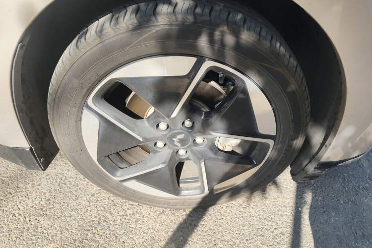 Used Wuling Xingguang 2024 Co-Creation Edition 510 Advanced Model Right Front Wheel Hub