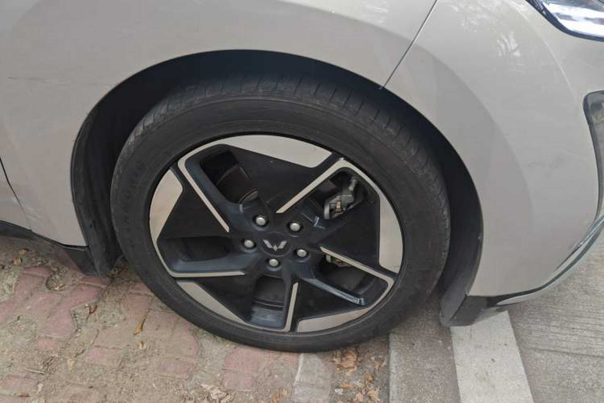 Used Wuling Xingguang 2024 Co-Creation Edition 510 Advanced Model Right Front Wheel Hub