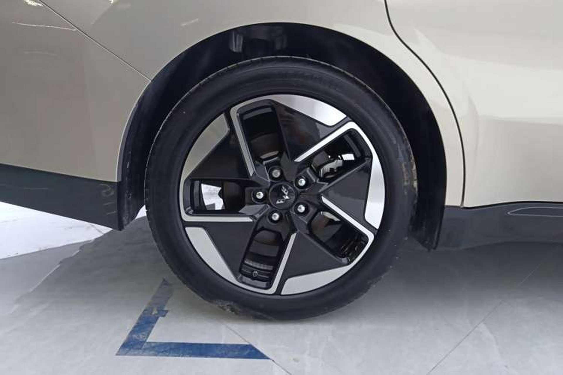 Used Wuling Xingguang 2024 Co-Creation Edition 510 Advanced Model Right Front Wheel Hub