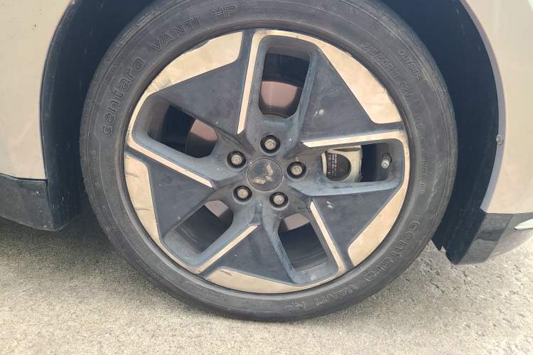 Used Wuling Xingguang 2024 Co-Creation Edition 510 Advanced Model Right Front Wheel Hub