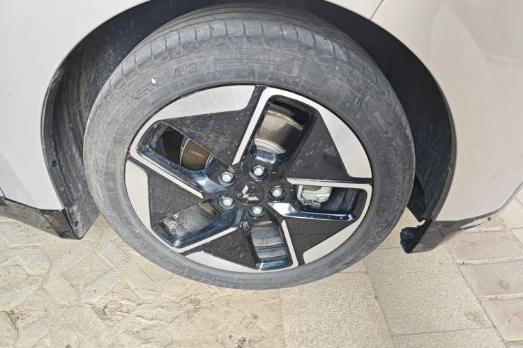 Used Wuling Xingguang 2024 Co-Creation Edition 510 Advanced Model Right Front Wheel Hub