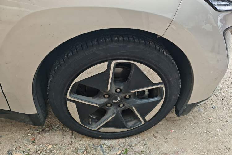 Used Wuling Xingguang 2024 Co-Creation Edition 510 Advanced Model Right Front Wheel Hub