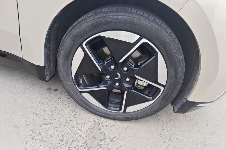 Used Wuling Xingguang 2024 Co-Creation Edition 510 Advanced Model Right Front Wheel Hub