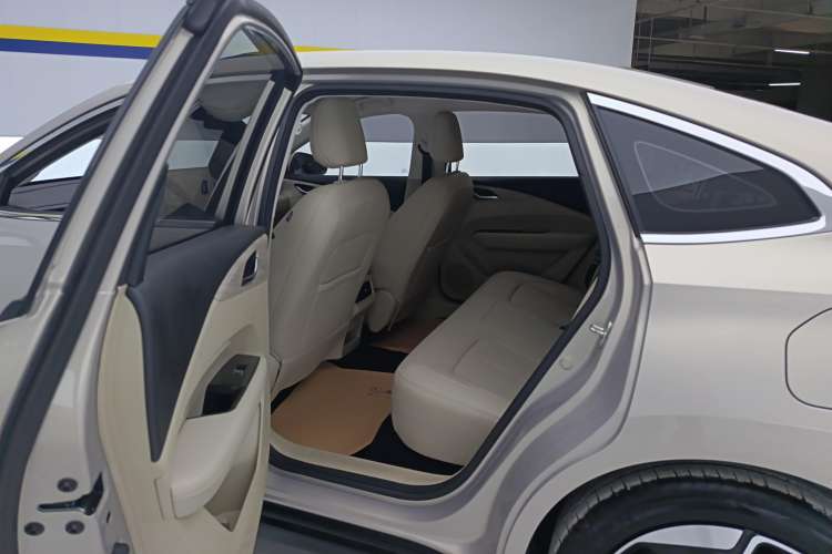 Used Wuling Xingguang 2024 Co-Creation Edition 510 Advanced Model Right Rear Seat