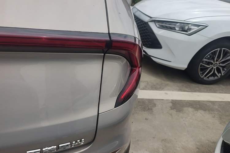 Used Wuling Xingguang 2024 Co-Creation Edition 510 Advanced Model Right Rear Taillight