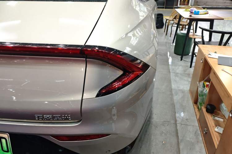 Used Wuling Xingguang 2024 Co-Creation Edition 510 Advanced Model Right Rear Taillight