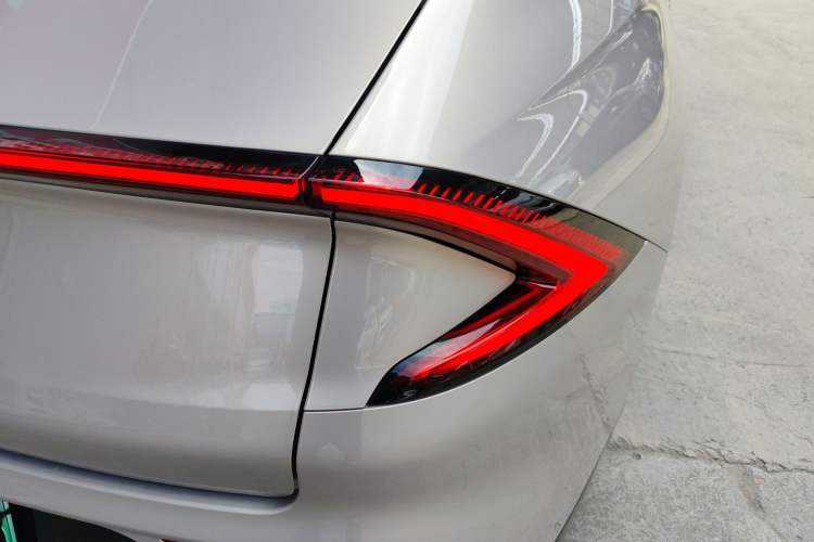 Used Wuling Xingguang 2024 Co-Creation Edition 510 Advanced Model Right Rear Taillight