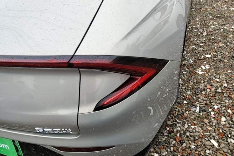 Used Wuling Xingguang 2024 Co-Creation Edition 510 Advanced Model Right Rear Taillight