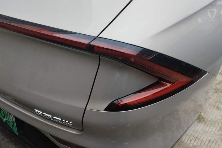 Used Wuling Xingguang 2024 Co-Creation Edition 510 Advanced Model Right Rear Taillight