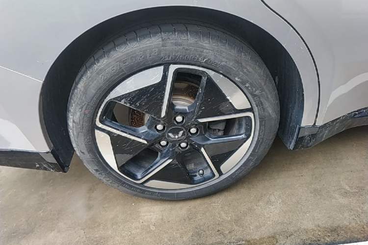 Used Wuling Xingguang 2024 Co-Creation Edition 510 Advanced Model Right Rear Wheel Hub