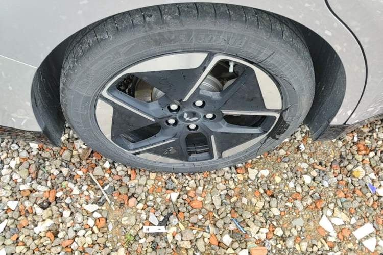 Used Wuling Xingguang 2024 Co-Creation Edition 510 Advanced Model Right Rear Wheel Hub