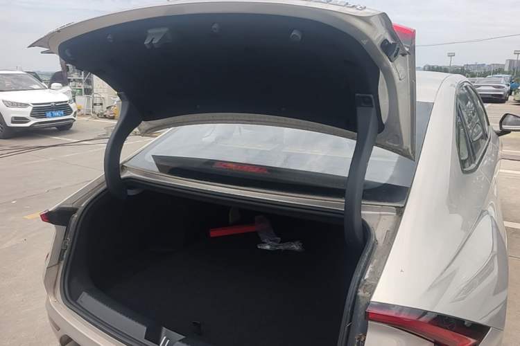 Used Wuling Xingguang 2024 Co-Creation Edition 510 Advanced Model Trunk