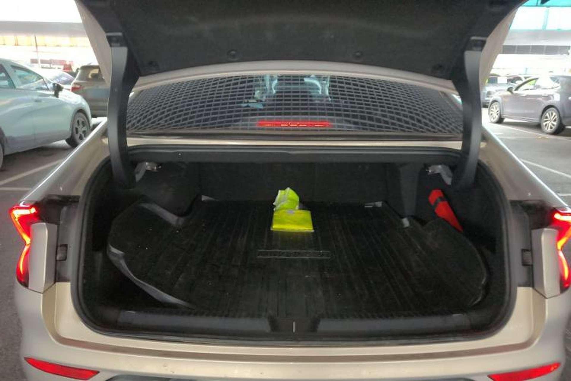 Used Wuling Xingguang 2024 Co-Creation Edition 510 Advanced Model Trunk