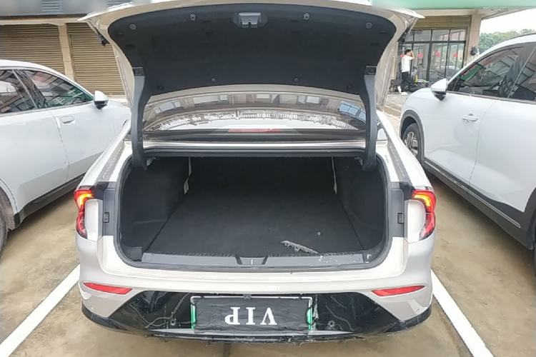 Used Wuling Xingguang 2024 Co-Creation Edition 510 Advanced Model Trunk