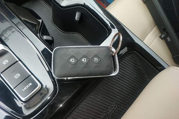 Used Wuling Xingguang 2024 Co-Creation Edition 510 Advanced Model Vehicle Key