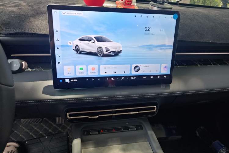 Used Wuling Xingguang 2025 70km Smart Standard Version Audio And AC Panel