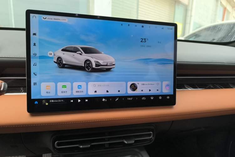 Used Wuling Xingguang 2025 610 km Smart Flagship Version Audio And AC Panel