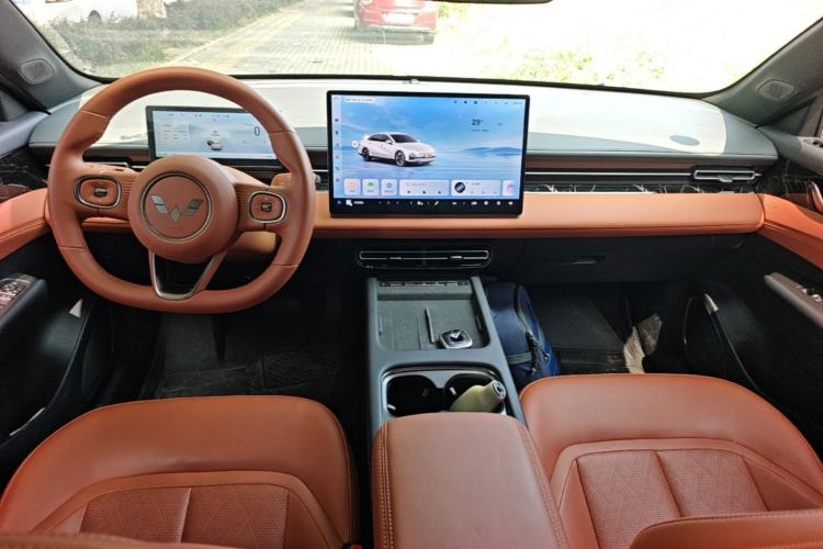 Used Wuling Xingguang 2025 610 km Smart Flagship Version Center Console