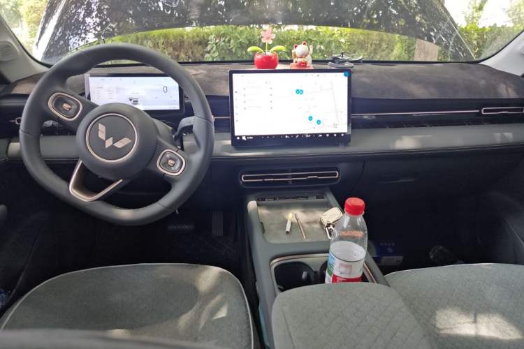 Used Wuling Xingguang 2025 70km Smart Standard Version Center Console
