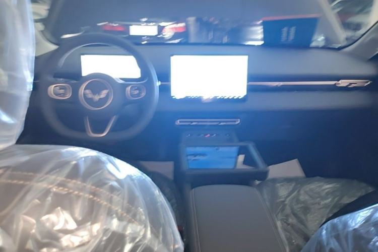 Used Wuling Xingguang 2025 70km Smart Standard Version Center Console