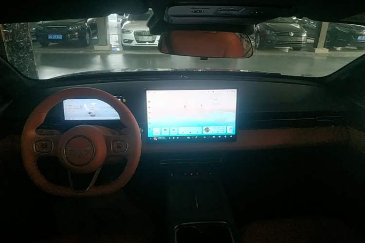 Used Wuling Xingguang 2025 610 km Smart Flagship Version Center Console