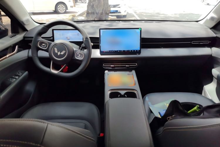 Used Wuling Xingguang 2025 70km Smart Standard Version Center Console