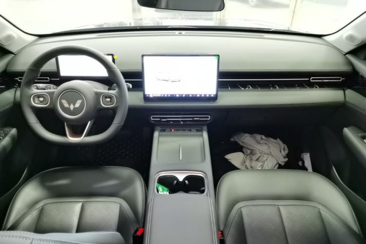 Used Wuling Xingguang 2025 70km Smart Standard Version Center Console