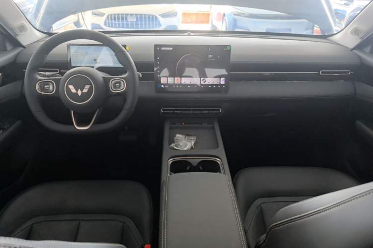 Used Wuling Xingguang 2025 70km Smart Standard Version Center Console