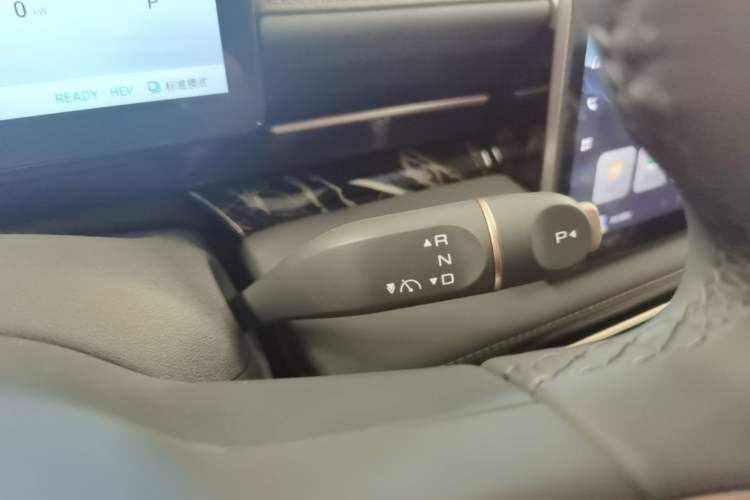 Used Wuling Xingguang 2025 70km Smart Standard Version Gear Lever