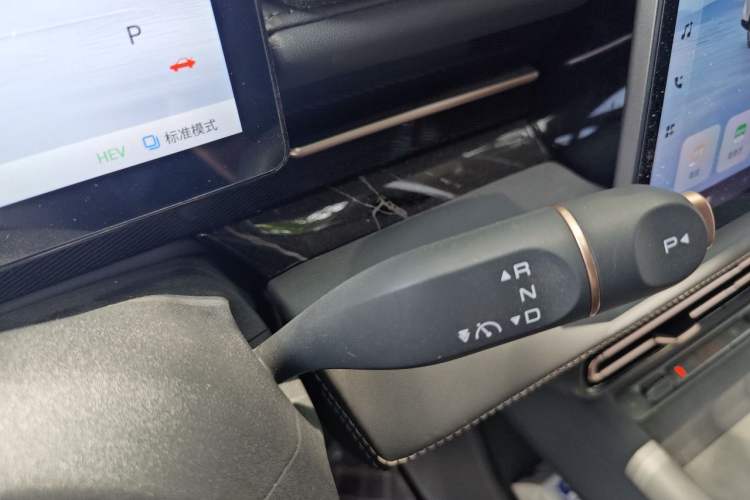 Used Wuling Xingguang 2025 70km Smart Standard Version Gear Lever