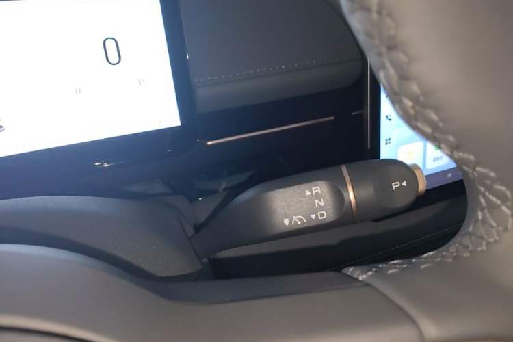 Used Wuling Xingguang 2025 70km Smart Standard Version Gear Lever