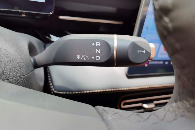 Used Wuling Xingguang 2025 70km Smart Standard Version Gear Lever
