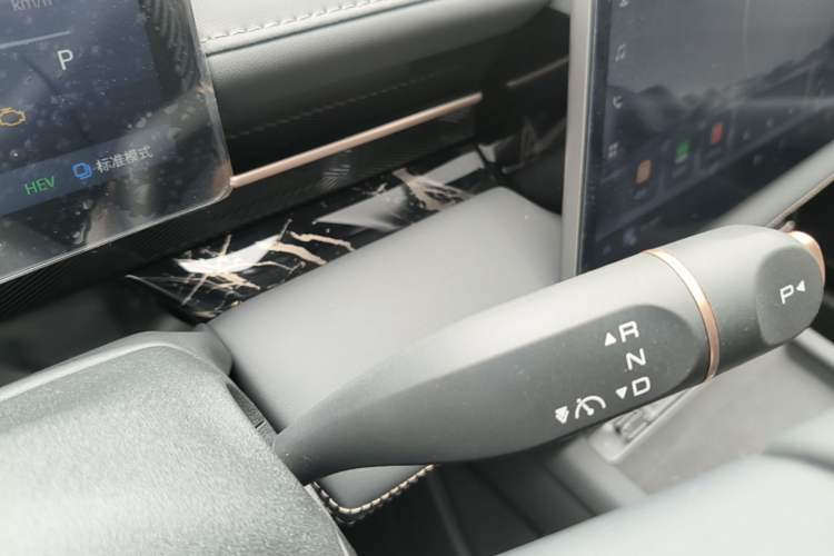 Used Wuling Xingguang 2025 70km Smart Standard Version Gear Lever