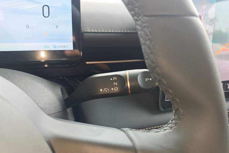 Used Wuling Xingguang 2025 70km Smart Standard Version Gear Lever