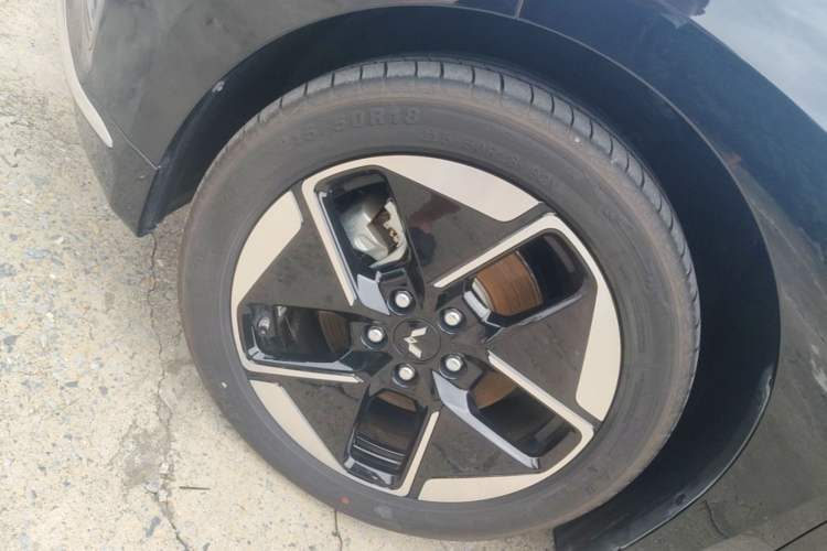 Used Wuling Xingguang 2025 610 km Smart Flagship Version Left Front Wheel Hub