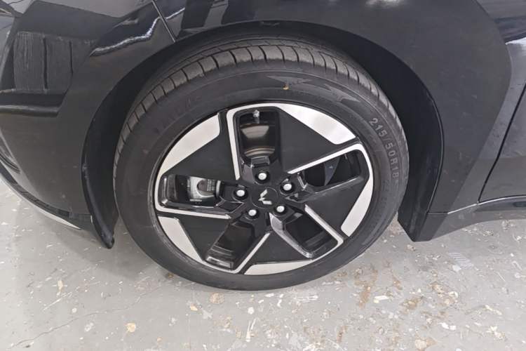Used Wuling Xingguang 2025 150 km Smart Pilot Version Left Front Wheel Hub
