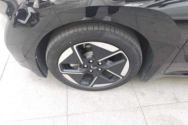 Used Wuling Xingguang 2025 610 km Smart Advanced Version Left Front Wheel Hub