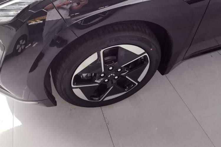 Used Wuling Xingguang 2025 510 km Advanced Smart Version Left Front Wheel Hub