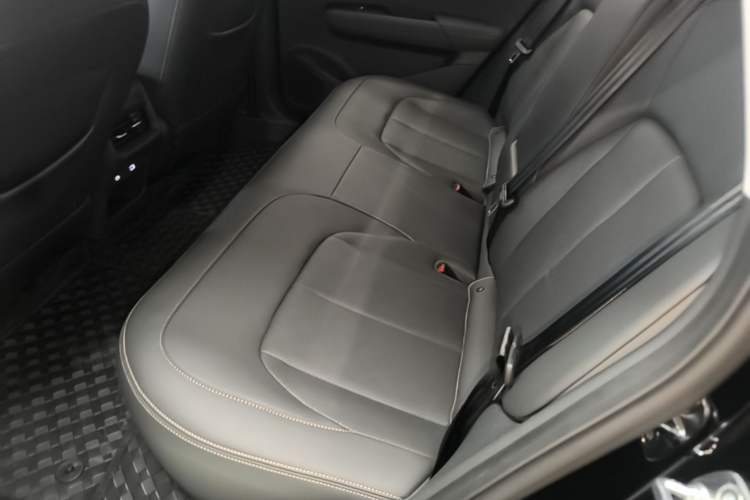 Used Wuling Xingguang 2025 70km Smart Standard Version Left Rear Seat