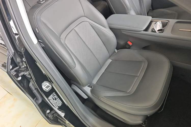 Used Wuling Xingguang 2025 70km Smart Standard Version Right Front Seat