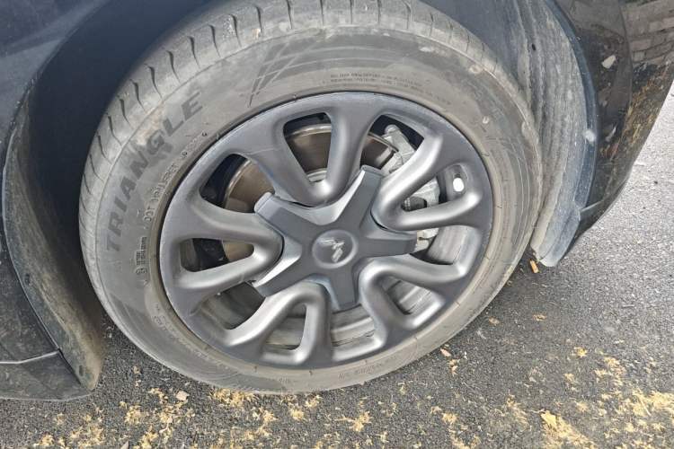 Used Wuling Xingguang 2025 70km Smart Standard Version Right Front Wheel Hub