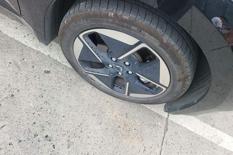 Used Wuling Xingguang 2025 610 km Smart Flagship Version Right Front Wheel Hub
