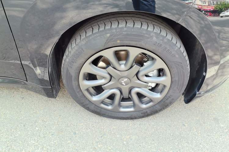 Used Wuling Xingguang 2025 70km Smart Standard Version Right Front Wheel Hub