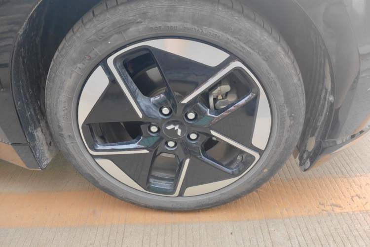 Used Wuling Xingguang 2025 150 km Smart Advanced Version Right Front Wheel Hub