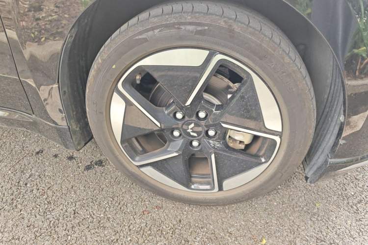 Used Wuling Xingguang 2025 150 km Smart Advanced Version Right Front Wheel Hub
