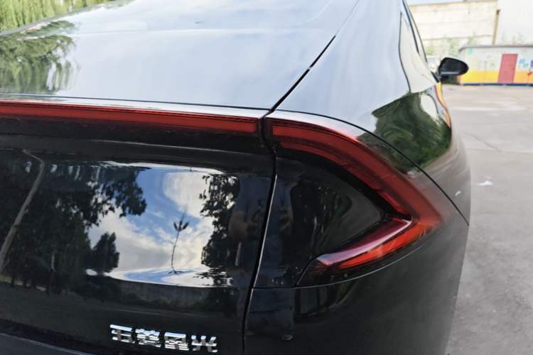 Used Wuling Xingguang 2025 610 km Smart Flagship Version Right Rear Taillight