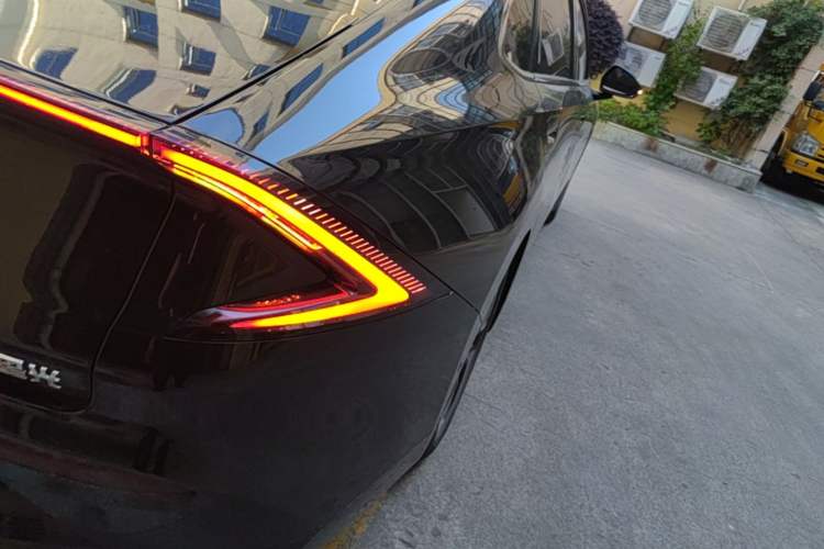 Used Wuling Xingguang 2025 610 km Smart Flagship Version Right Rear Taillight