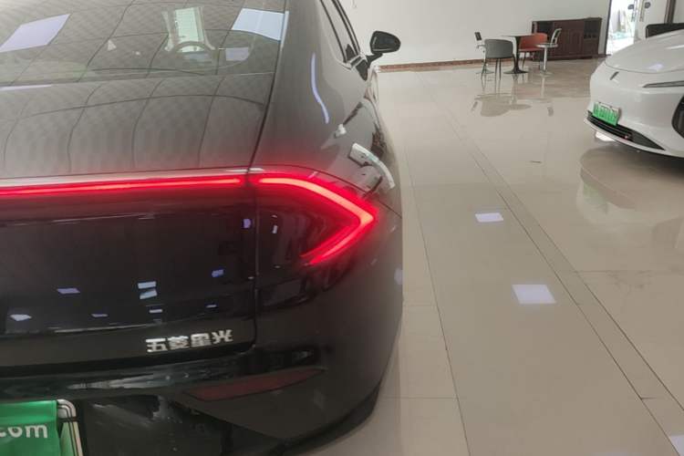 Used Wuling Xingguang 2025 610 km Smart Flagship Version Right Rear Taillight